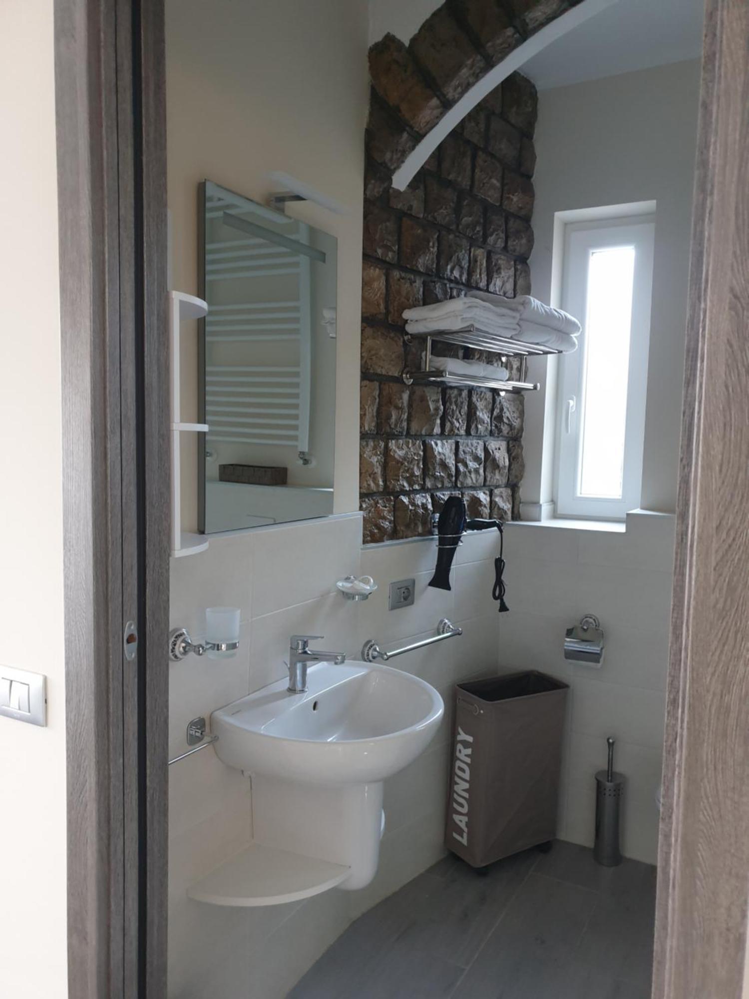 Residence Villa Eli โกโม ภายนอก รูปภาพ