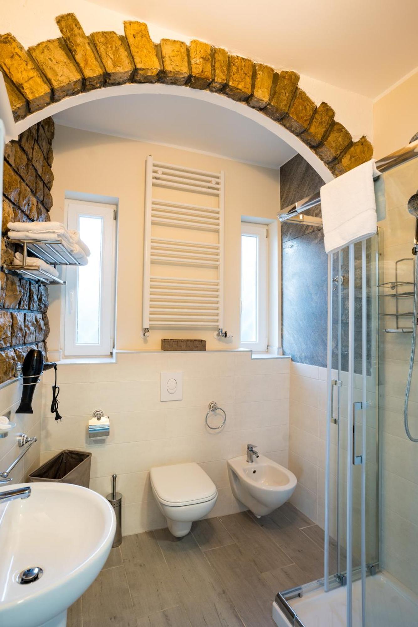 Residence Villa Eli โกโม ภายนอก รูปภาพ